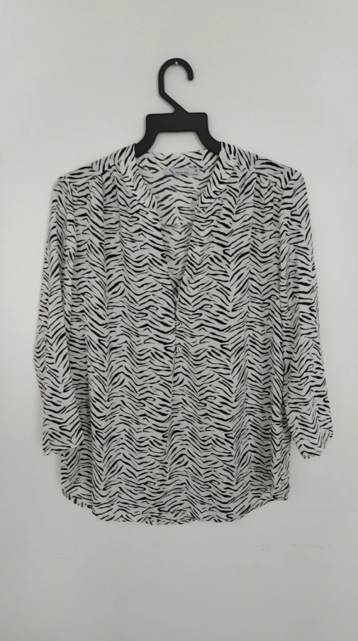 Beautiful vintage zebra print blouse. Renuar. Size 36-M. Very good condition